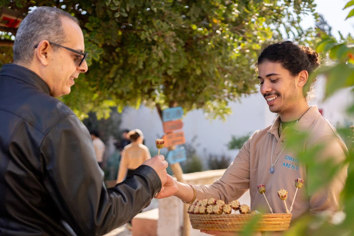 Groupe en voyage incentive participant à une activité exclusive en Tunisie — Atelier Events